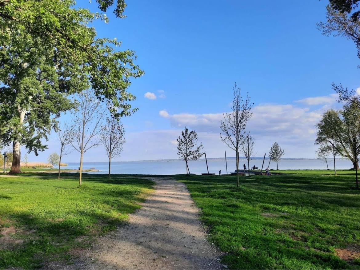 Petit Paul Apartman Кестхей Экстерьер фото